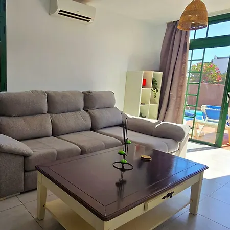 Dom wakacyjny Casa Kerrie, Private And Communal Pools, Sunny Terrace, Air Conditioning Playa Blanca (Lanzarote)